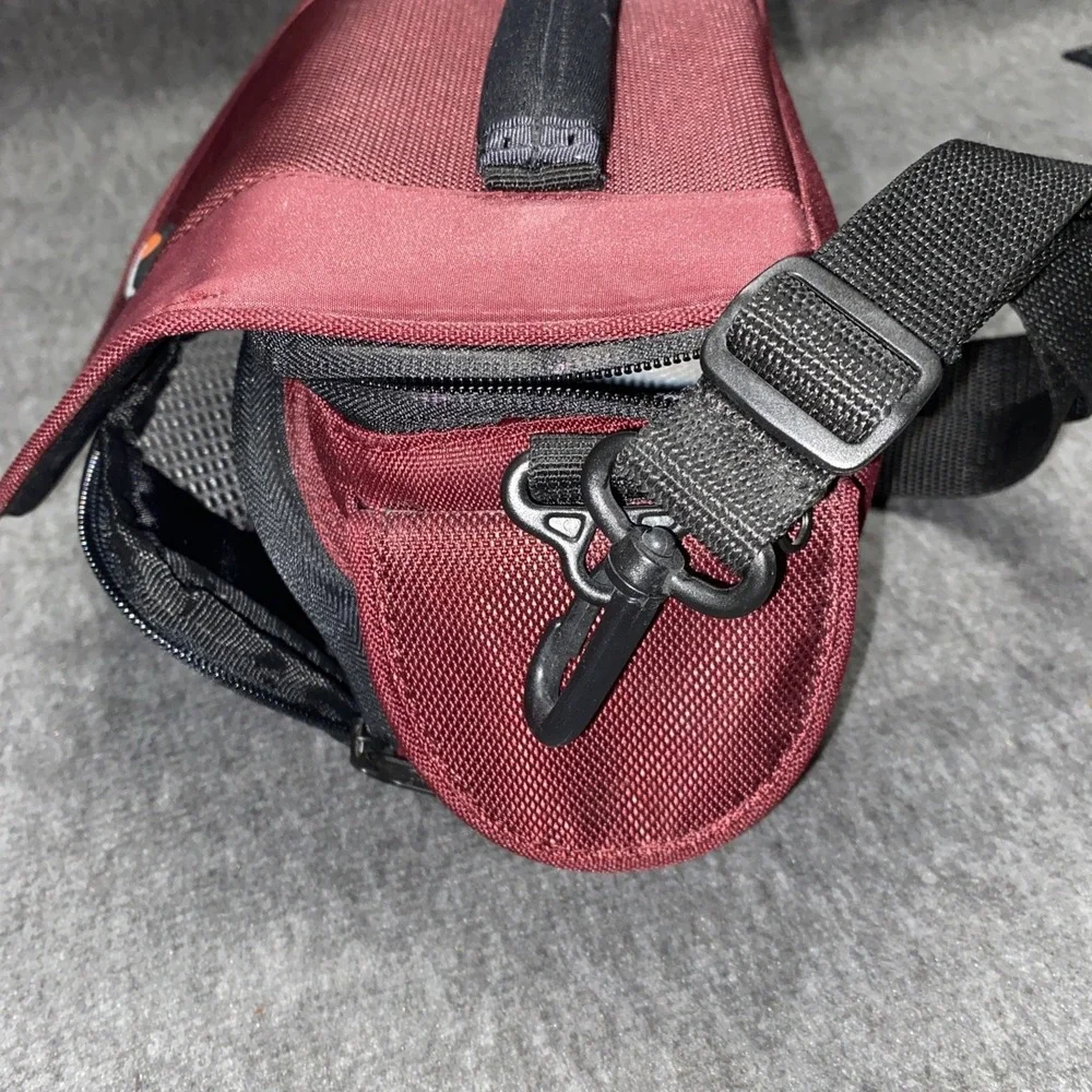 Lowepro Edit 130 Video Camera Bag (Maroon) Should Strap Adjustable Zipper Pocket